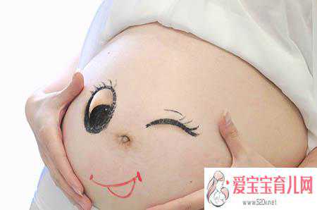 深圳男子QQ上找代孕女_深圳代孕的孕妈哪里待产_宝宝夏天感冒了能洗澡吗